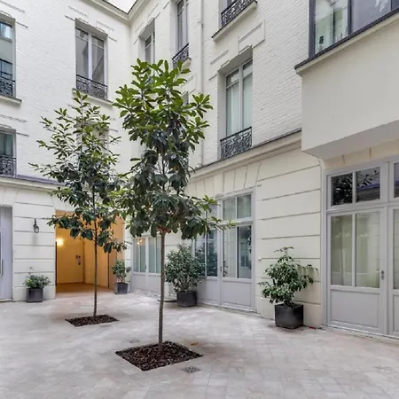 Apartment Comfy 1br Montaigne Champs-elysees Paris