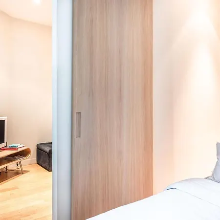 Apartment Comfy 1br Montaigne Champs-elysees Paris