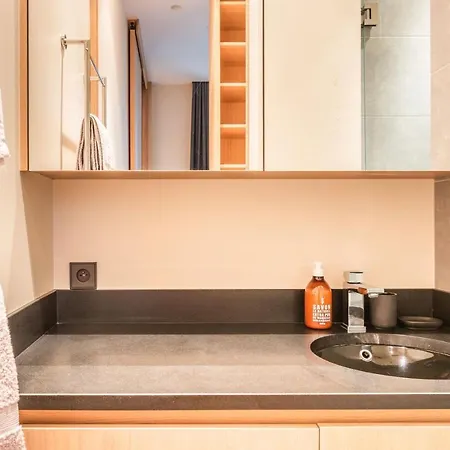 Comfy 1br Montaigne Champs-elysees Apartment Paris